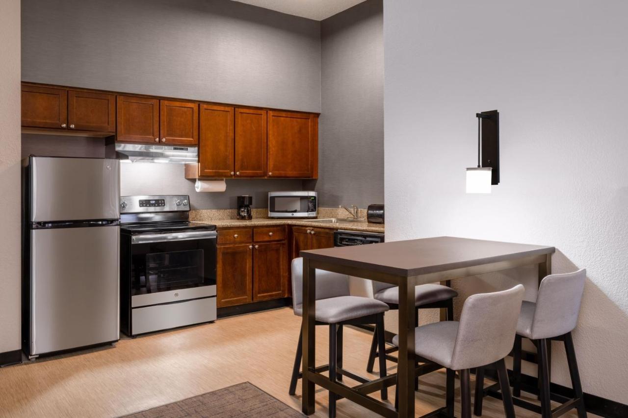 By Marriott Chicago