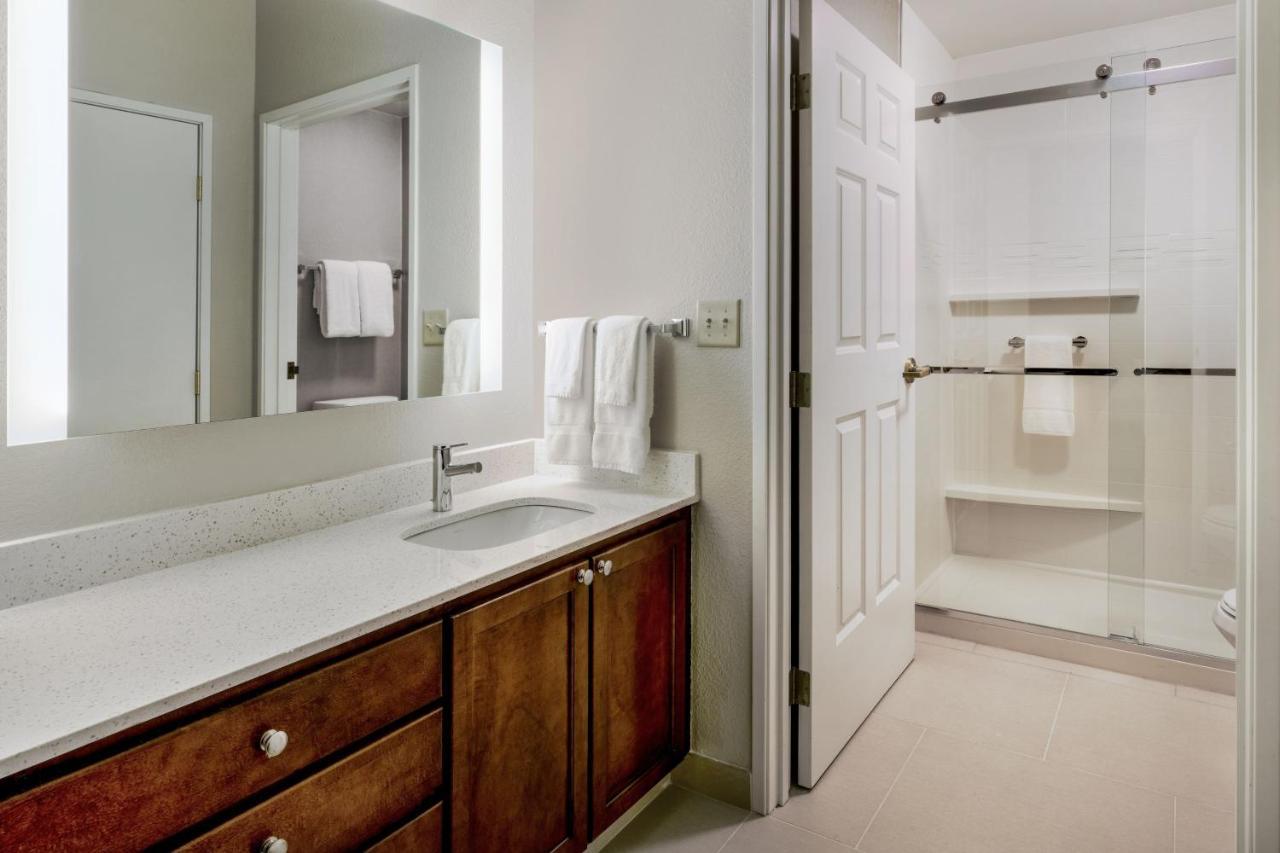 By Marriott Chicago Oak Brook