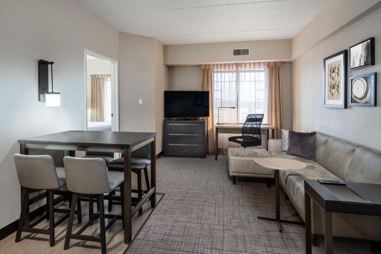 By Marriott Chicago