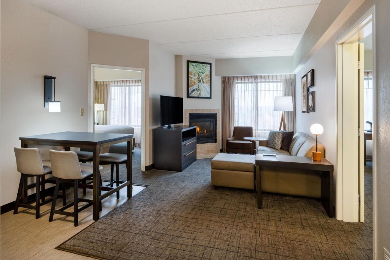 By Marriott Chicago Oak Brook