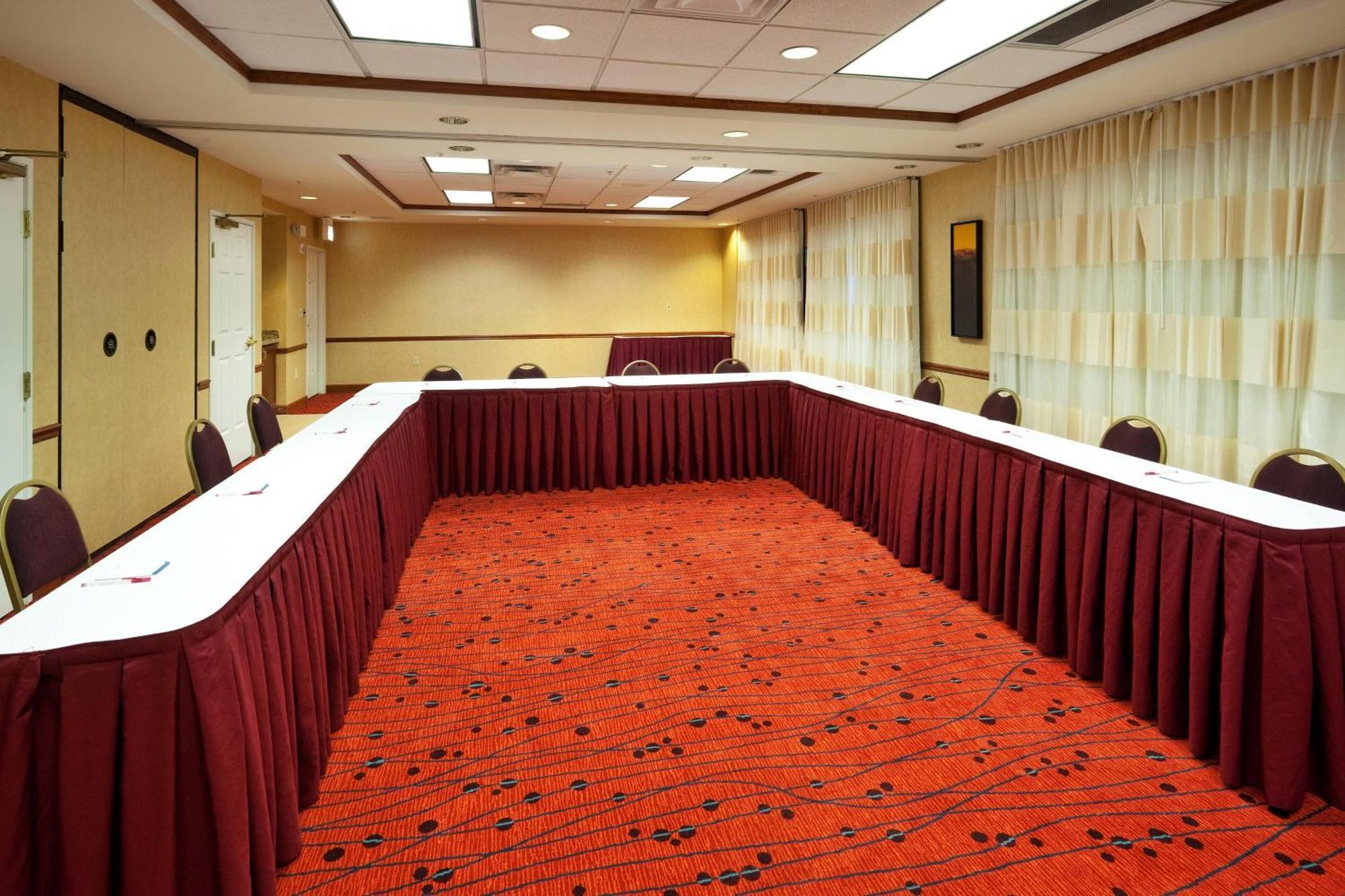By Marriott Chicago Oak Brook