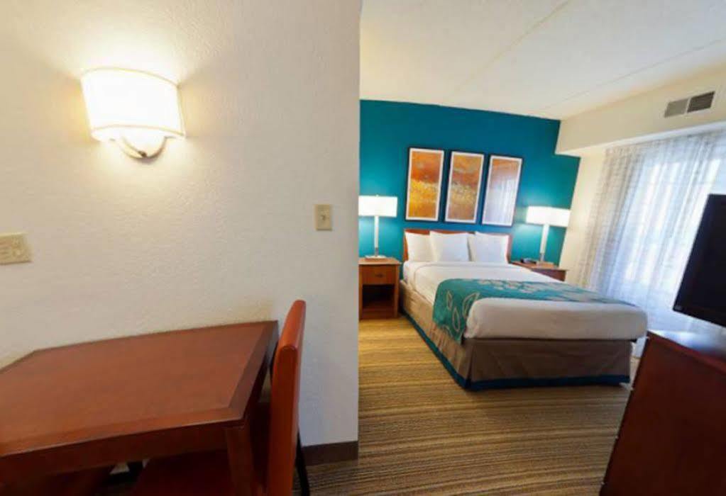 By Marriott Chicago Oak Brook