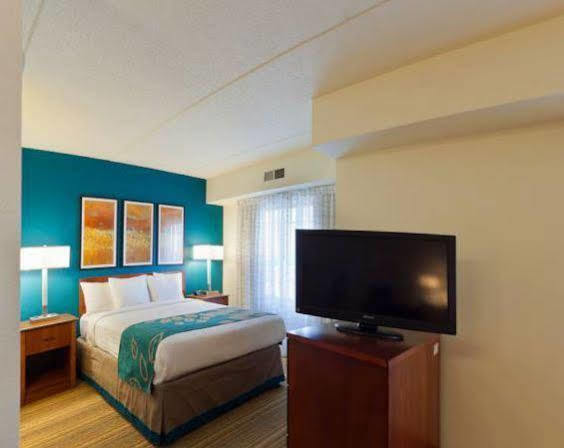 By Marriott Chicago